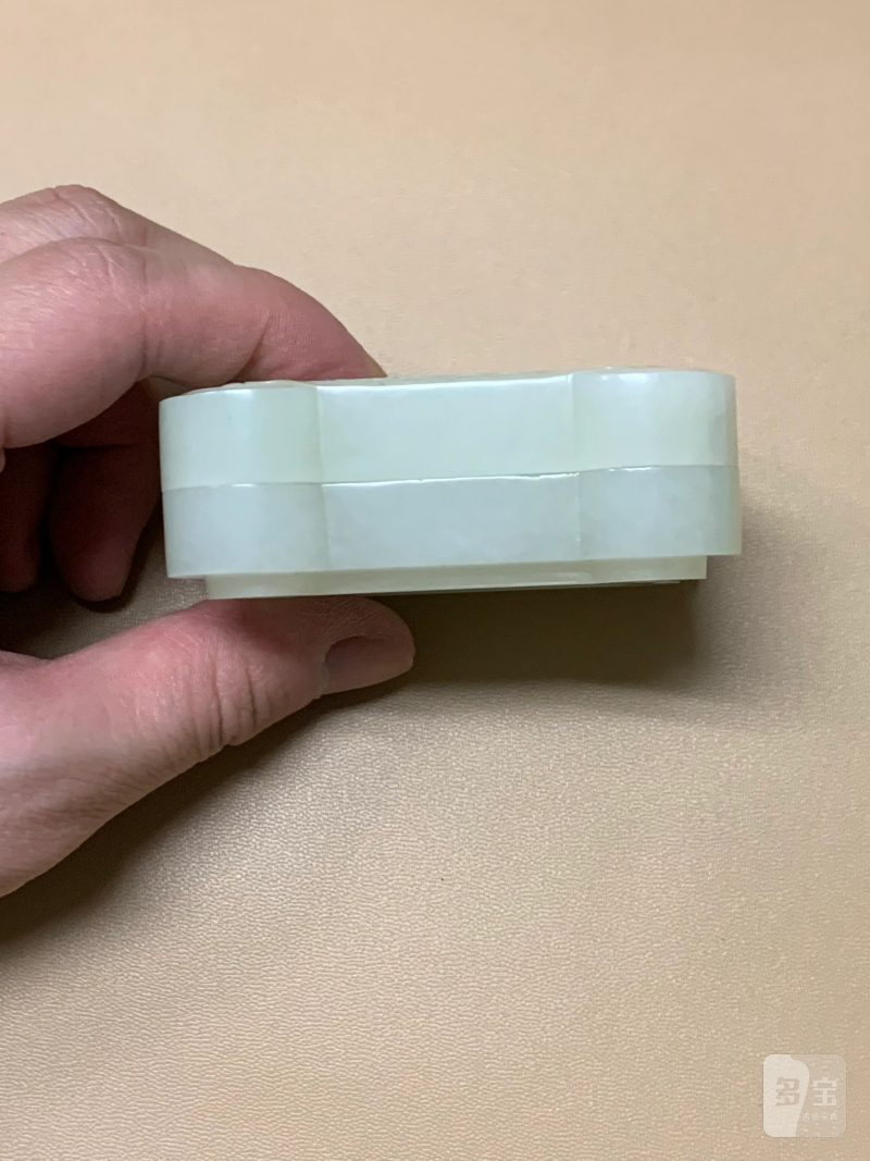清 白玉仿青铜器纹饰印泥盒 - 图2